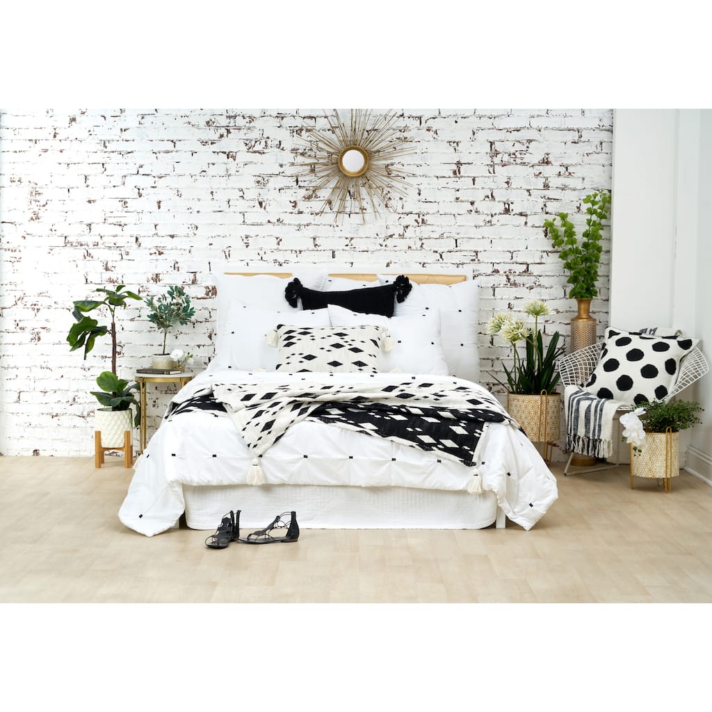 Dot Embroidery Twin Quilt