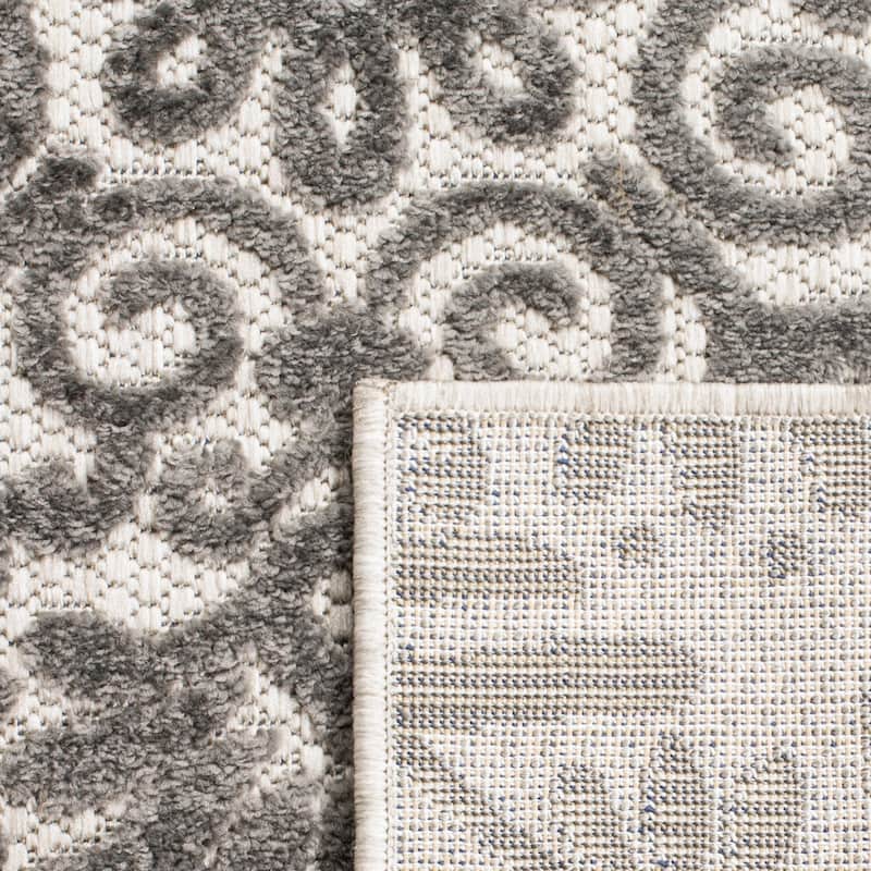 SAFAVIEH Cottage Magnhild Indoor/ Outdoor Patio Backyard Rug