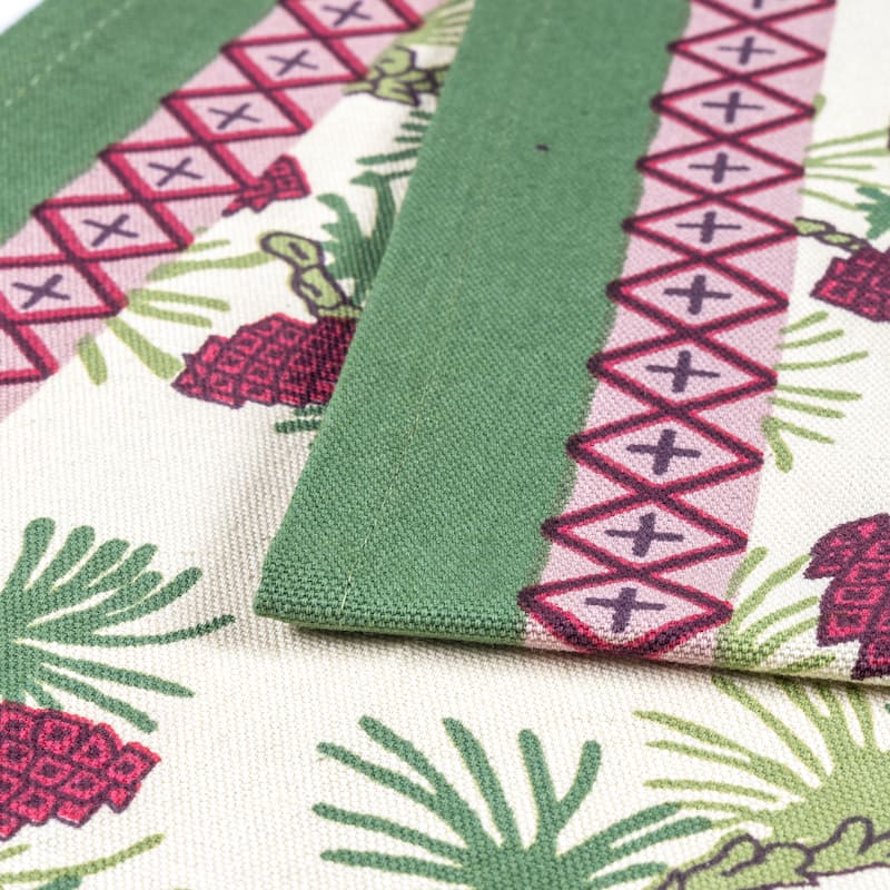 Couleur Nature Squirrel and Pinecone Runner