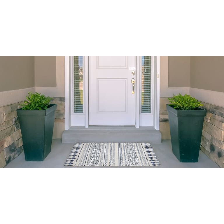 Indoor/Outdoor Water Resistant Lakeland Blue & Ivory Washable Area Rug Washable Area Rug - 2' x 3'