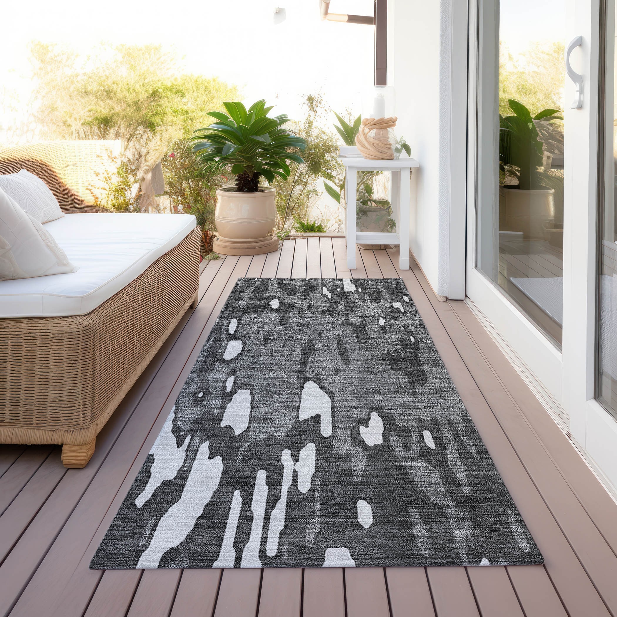 Machine Washable Indoor/ Outdoor Abstract Chantille Rug