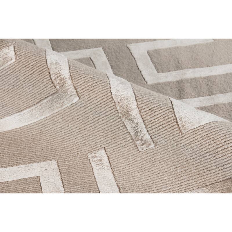 Metro Velvet hand-knotted Wool/Viscose Beige Area Rug - 8' x 10'