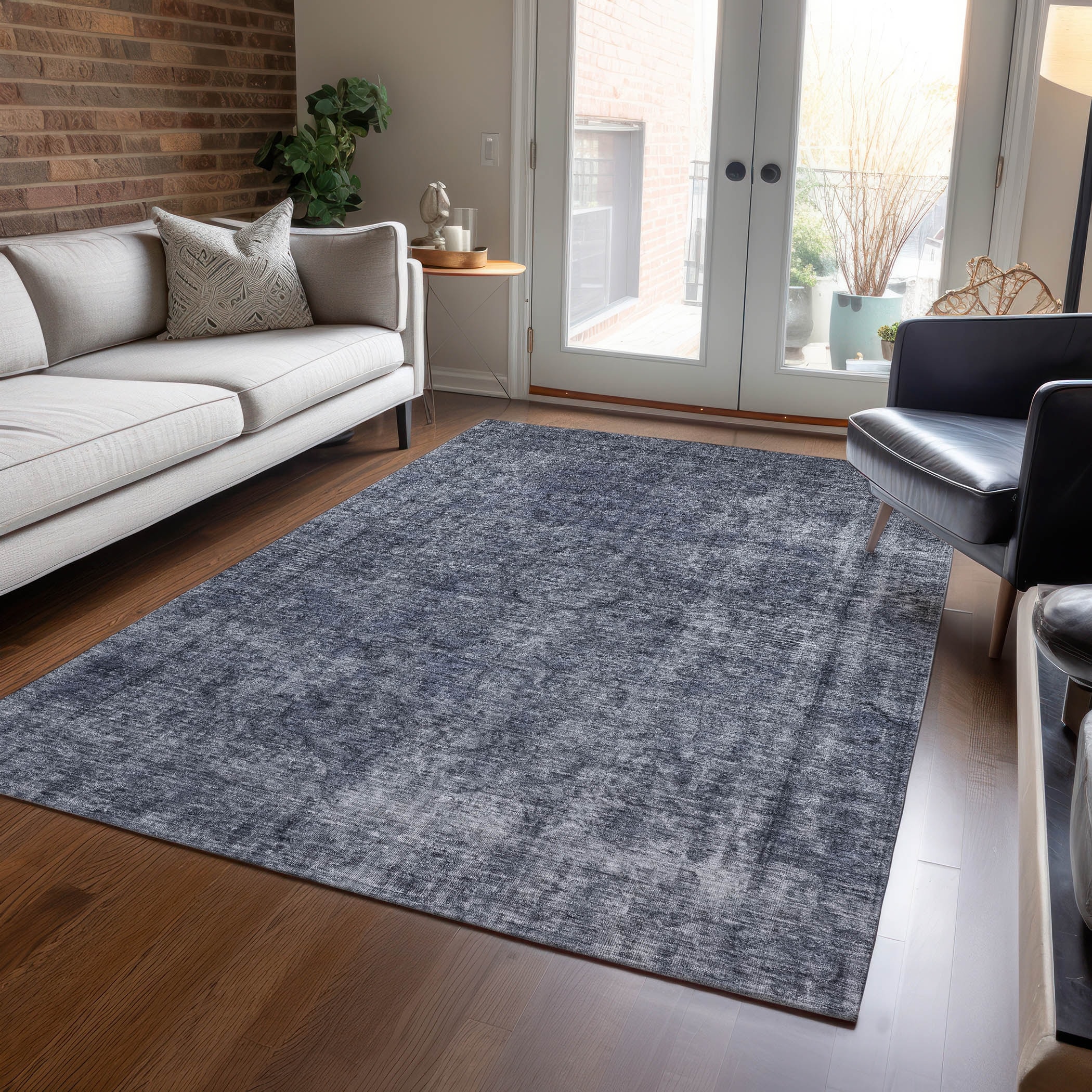 Machine Washable Indoor/ Outdoor Traditional Distressed Chantille Rug