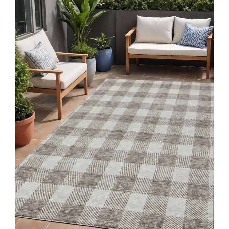 HomeRoots Plaid Transitional Rectangle Outdoor Rug - 5' X 8'
