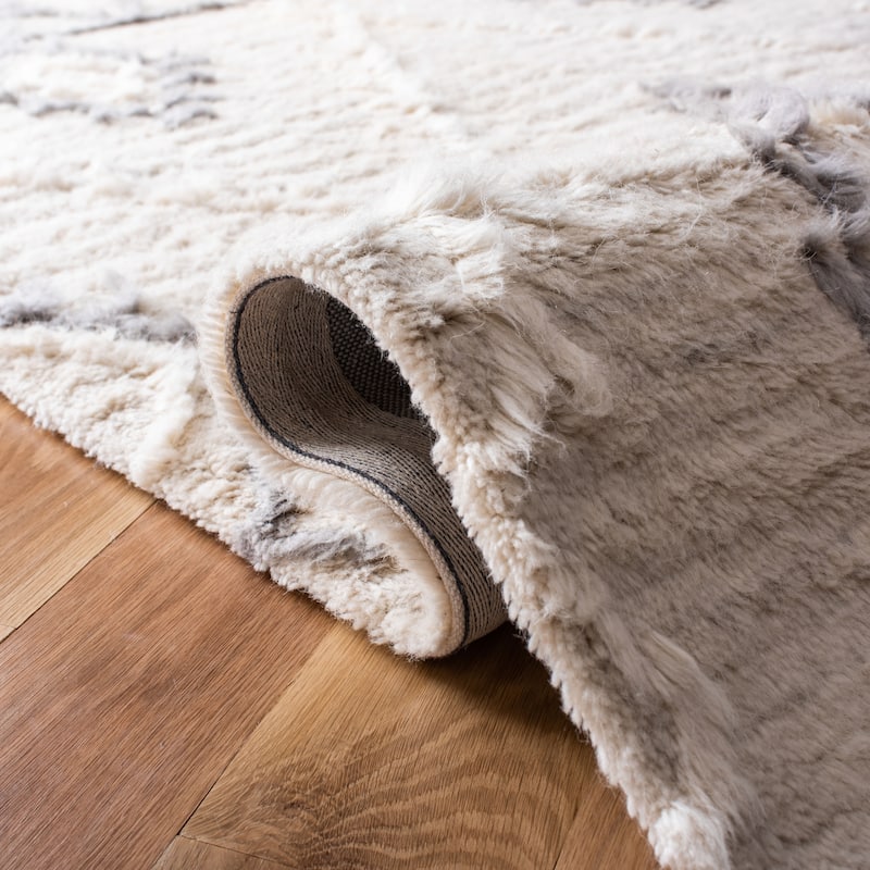 SAFAVIEH Handmade Casablanca Shag Briitta Tribal Wool Rug