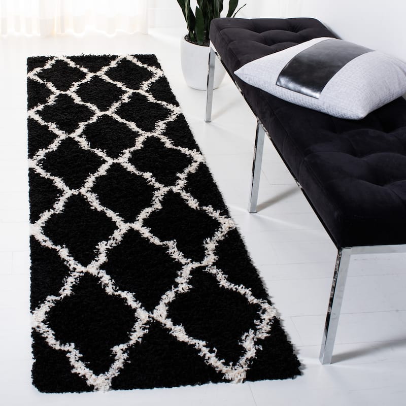 SAFAVIEH Dallas Shag Giusy Trellis 1.5-inch Thick Rug - 2'3" x 8' Runner - Black/Ivory
