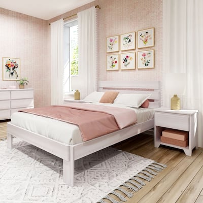 Max and Lily Farmhouse Queen Bed with Plank Headboard