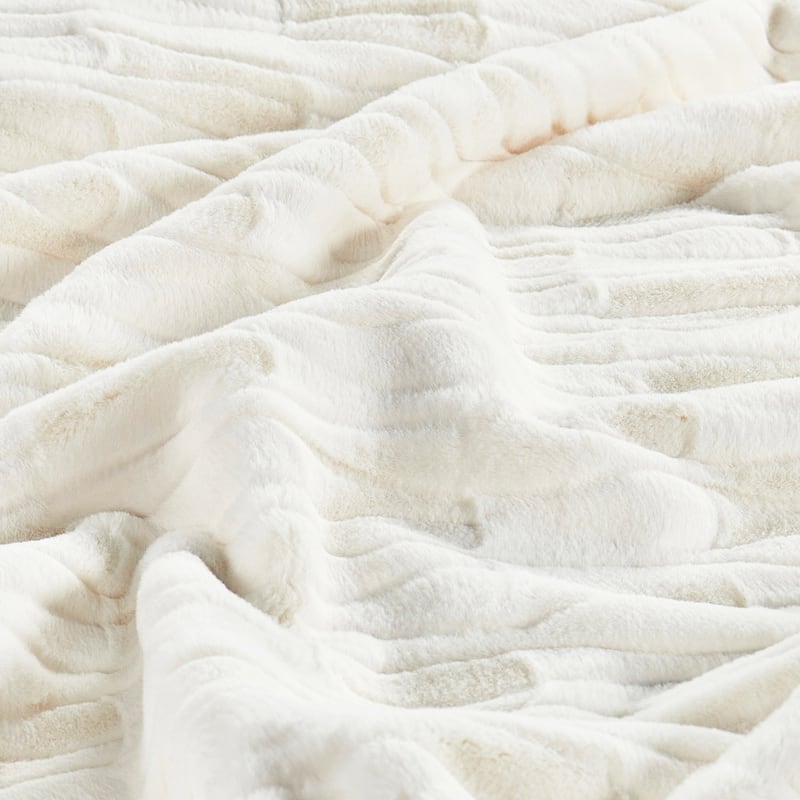 Home Soft Things Leaf Pattern FauxFur Throw Cozy Textured Blanket