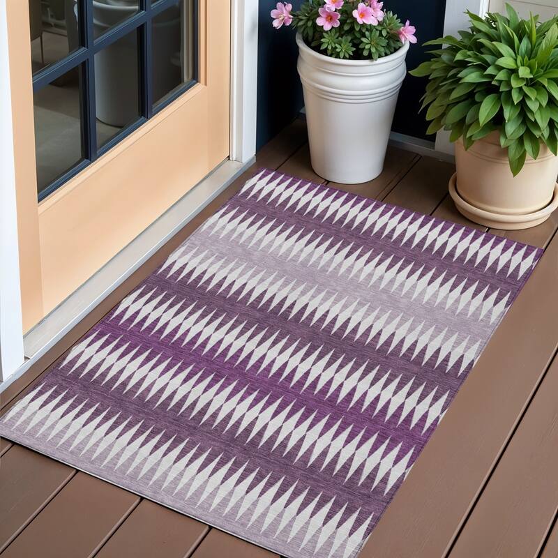 HomeRoots Striped Transitional Rectangle Outdoor Rug - 3' x 5'