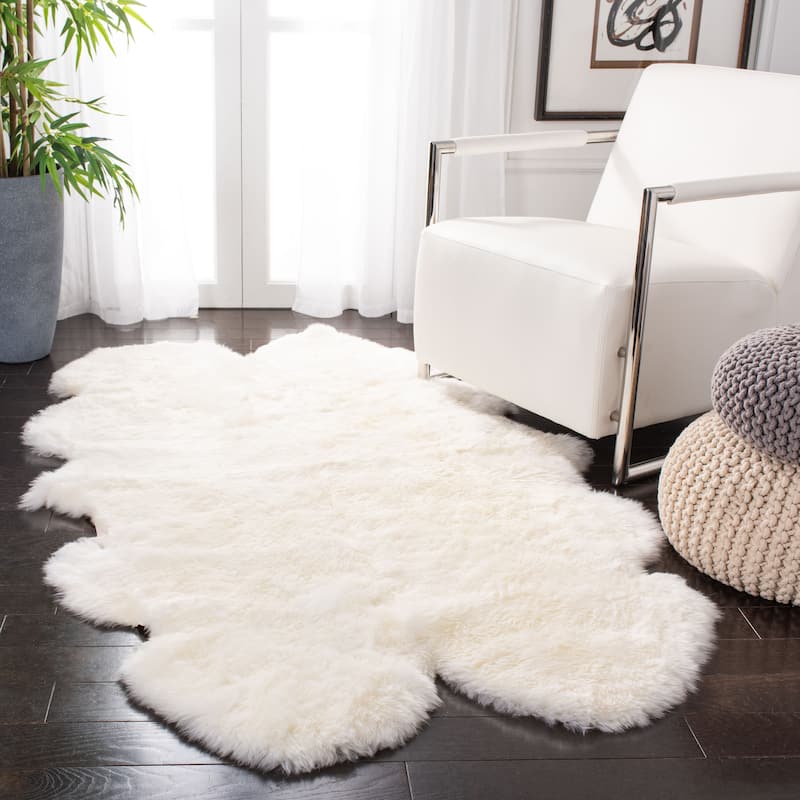 SAFAVIEH Handmade Natural Sheepskin Leanca 3.4-inch Thick Rug - 3'7" x 6' - White - Rectangle