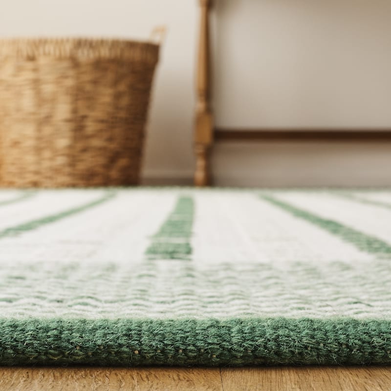 Martha Stewart by SAFAVIEH Handmade Inabat Wool Rug