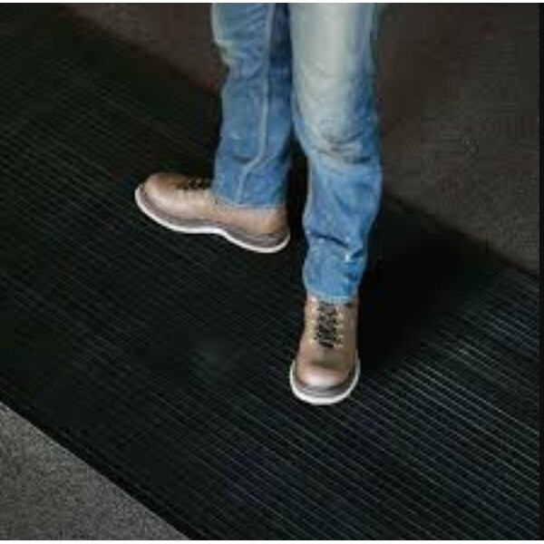 https://ak1.ostkcdn.com/images/products/is/images/direct/766f76c5bf3046eb4f65bbc910998eb3bdd783ca/RubberCal-RampCleat-NonSlip-Outdoor-Rubber-Mat-18in-x-3ft-x-10ft--36x120.jpeg
