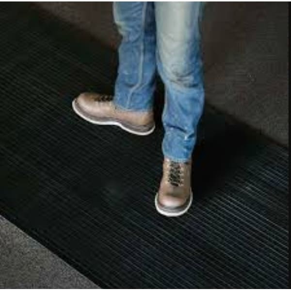 Rubber-Cal Ramp-Cleat Non-Slip Outdoor Rubber Mats - 1/8 in x 3 ft x 4 ft  Floor Mat