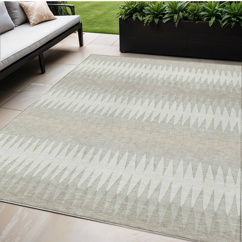 HomeRoots Striped Transitional Rectangle Outdoor Rug - 5' X 8'