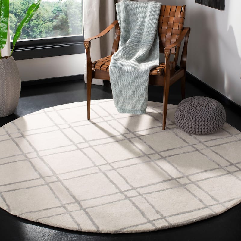 SAFAVIEH Handmade Himalaya Beadwork Modern Wool Rug - 6' Round - Ivory/Silver