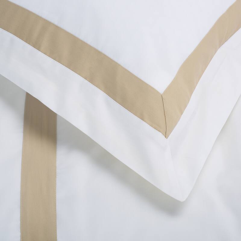 SAFAVIEH Home Hotel Collection Bold Fabric Border 300Tc Percale 3-piece Duvet Cover Set