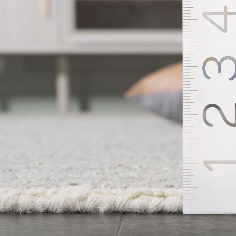 SAFAVIEH Handmade Ebony Cesarina Modern Wool Rug