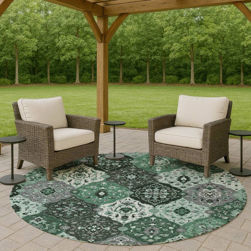 Machine Washable Indoor/ Outdoor Traditional Panel Chantille Rug - Green - 8' x 8'