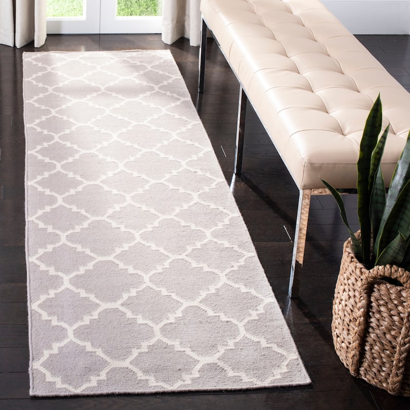 SAFAVIEH Handmade Flatweave Dhurries Taalke Modern Wool Rug - 2'6" x 6' Runner - Grey/Ivory