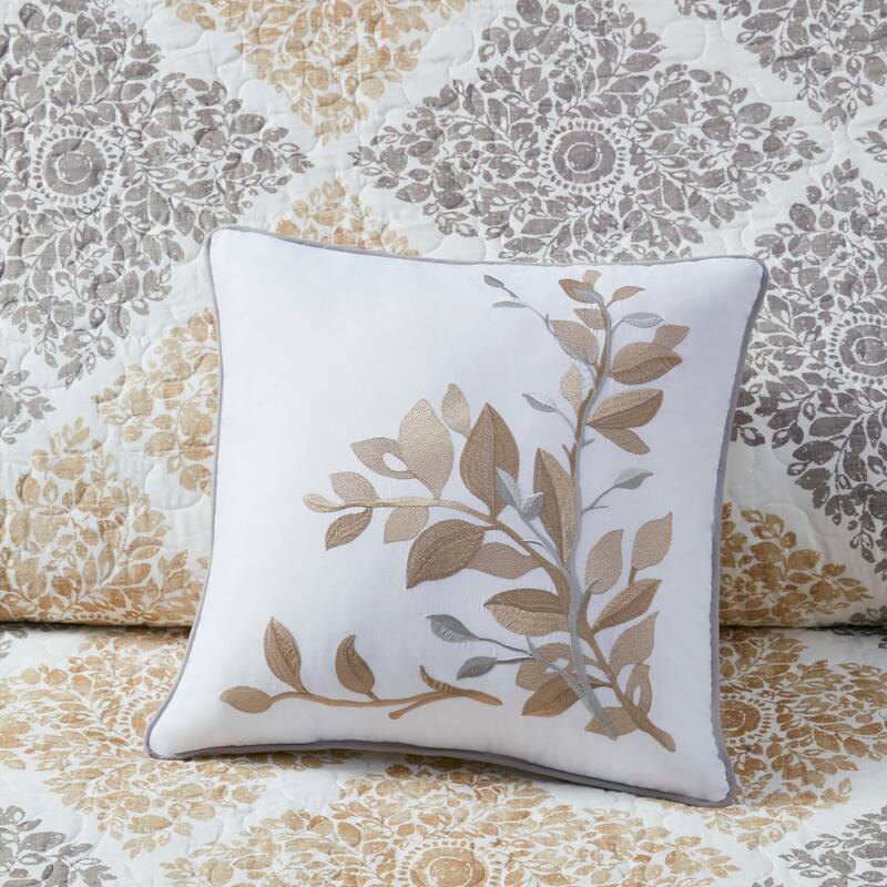 Madison Park Montecito 6 Piece Printed Quilt Set with Throw Pillows