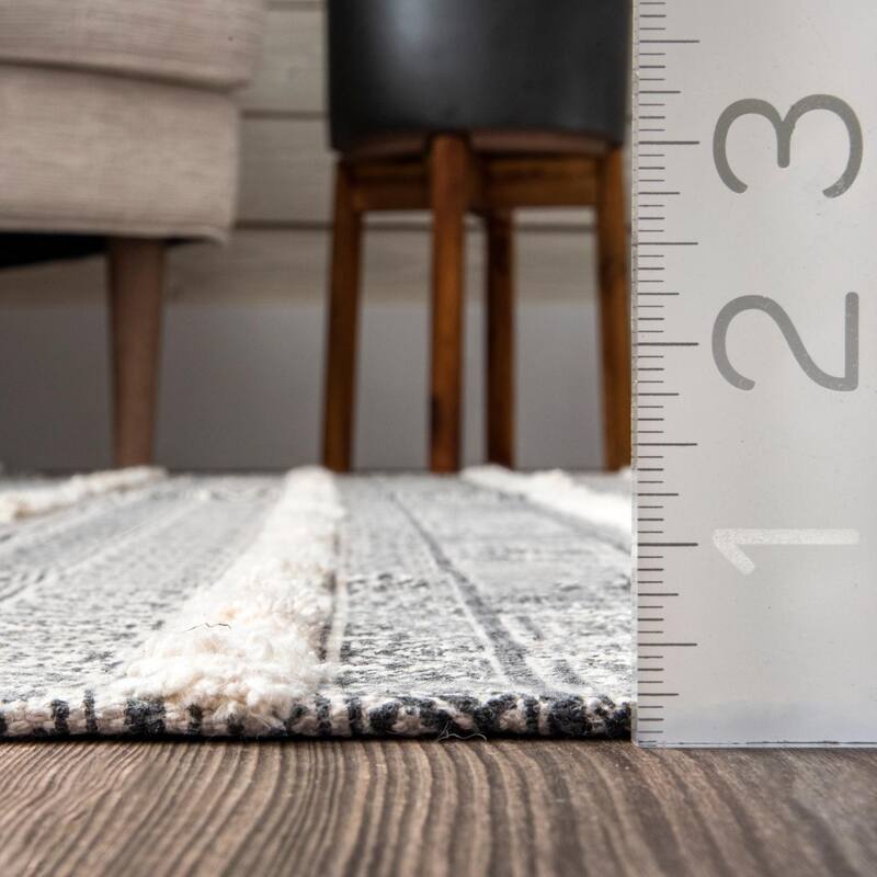 Nuloom Rasmus Greek Frieze Stripes Area Rug