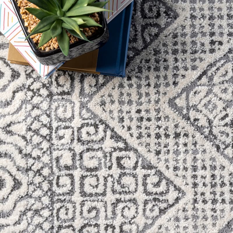 Nuloom Light Grey Aztec Print Area Rug