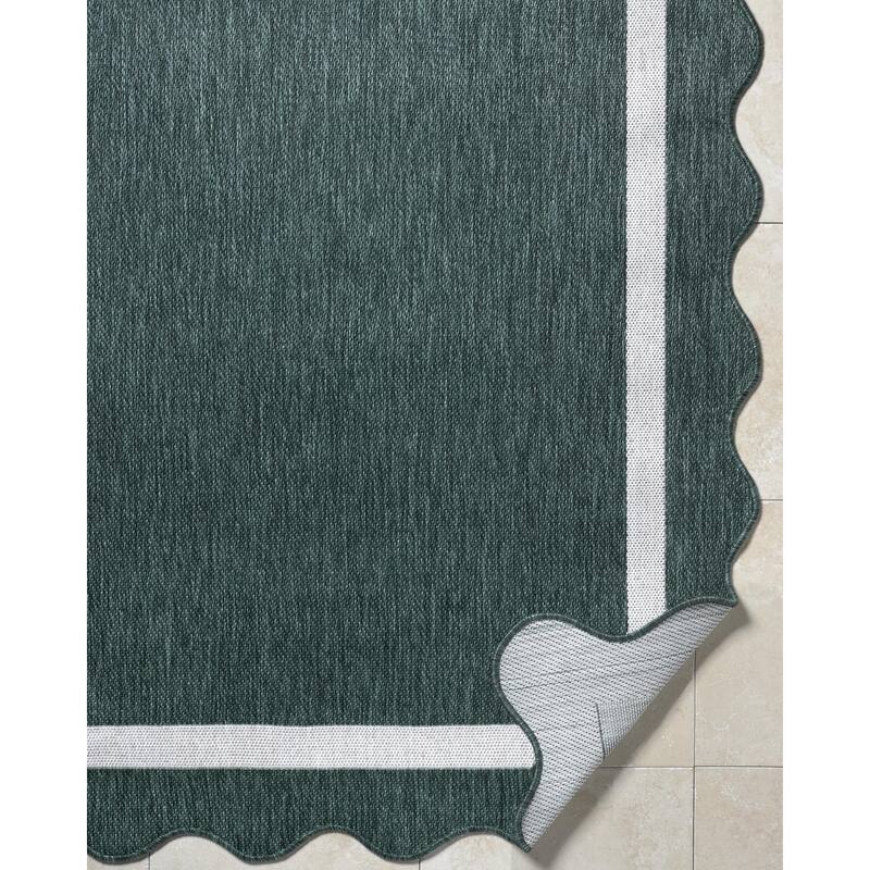 Livabliss Miami Beach Traditional Indoor / Outdoor Area Rug