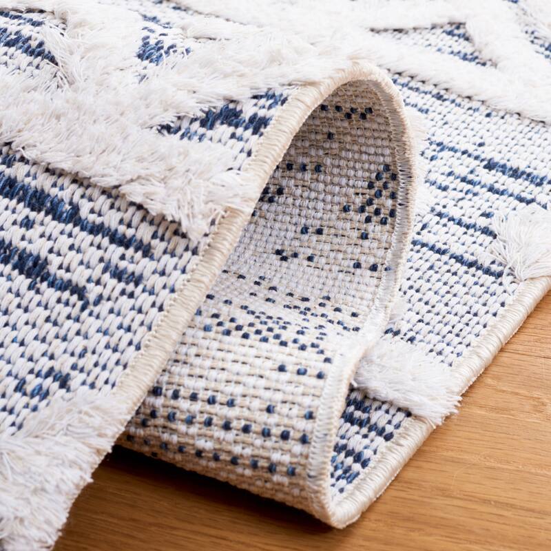 SAFAVIEH Augustine Tahmina Moroccan Boho Fringe Rug