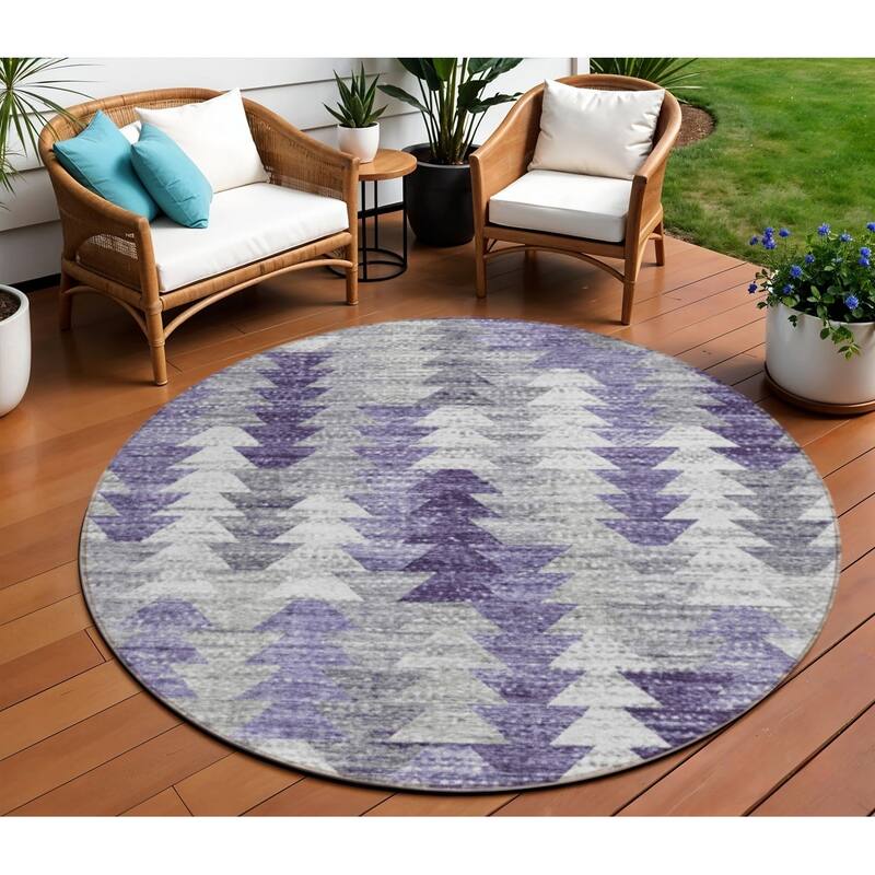 HomeRoots Geometric Transitional Rectangle Outdoor Rug - 8' Round