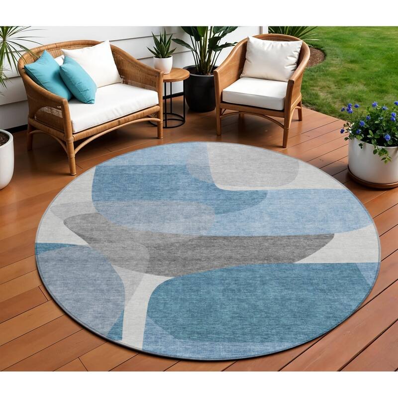 HomeRoots Abstract Transitional Rectangle Outdoor Rug - 8' Round