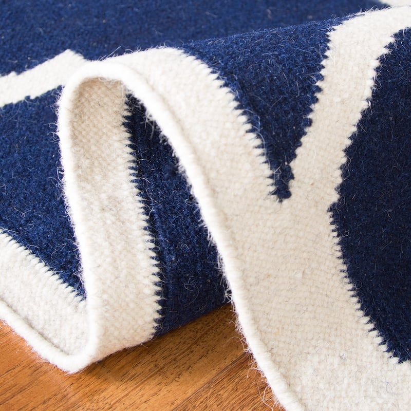 SAFAVIEH Handmade Flatweave Dhurries Jinan Modern Moroccan Wool Rug