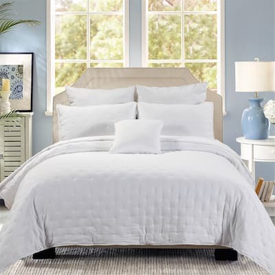 Emilie 4 Piece Crescent Stitch Quilt Set by HULALA HOME