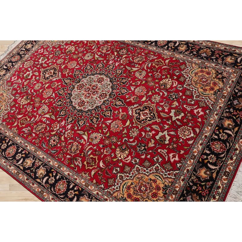 4'11''x6'7'' Hand Knotted Wool Red Traditional Rug - 4' 11'' x 6' 7''