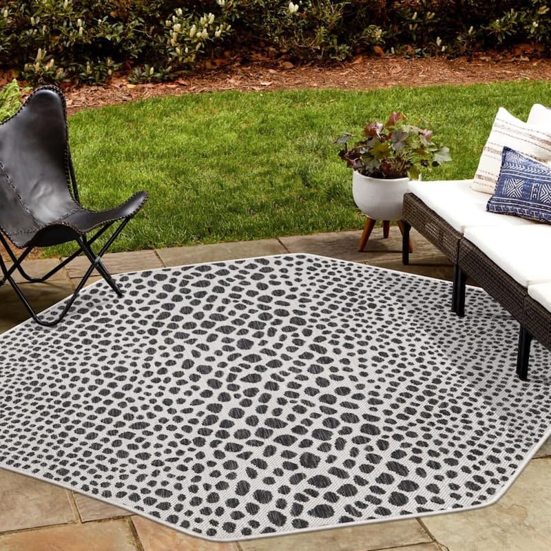Outdoor Zrand Collection Area Rug - Black - 4'1"x4'1" Octagon