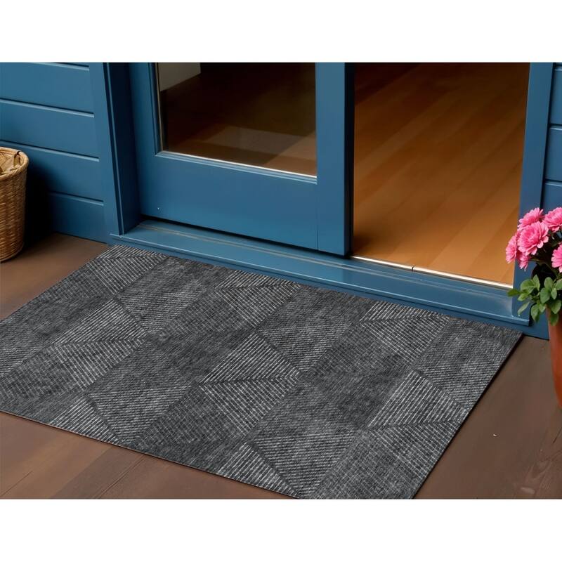 HomeRoots Geometric Transitional Rectangle Outdoor Rug - 3' x 5'