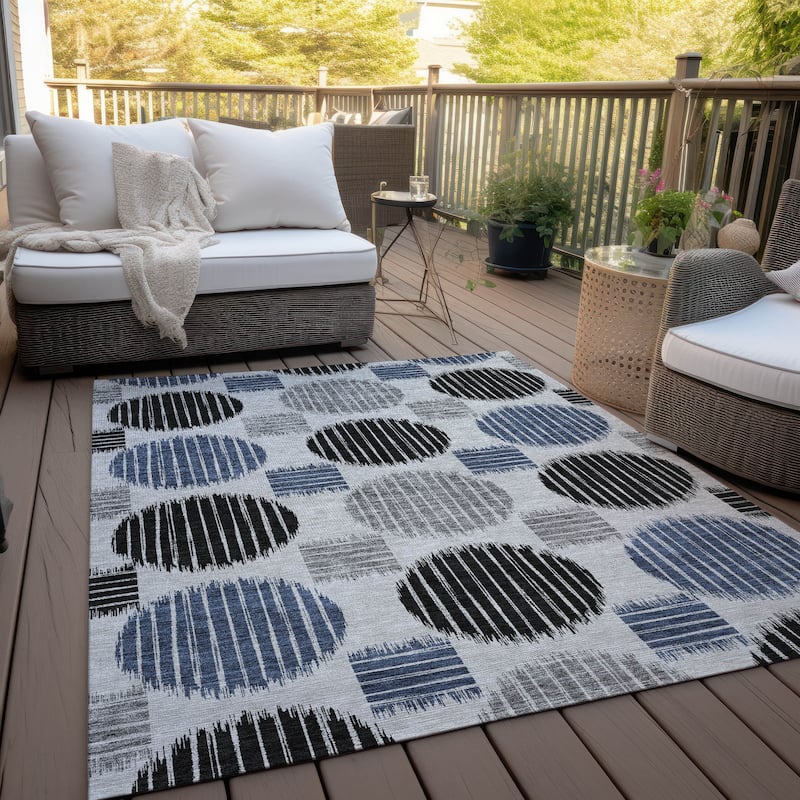 Machine Washable Indoor/ Outdoor Chantille Contemporary Dotty Rug