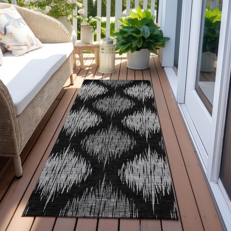 Machine Washable Indoor/ Outdoor Chantille Contemporary Geo Rug - Black - 2'3" x 7'6"