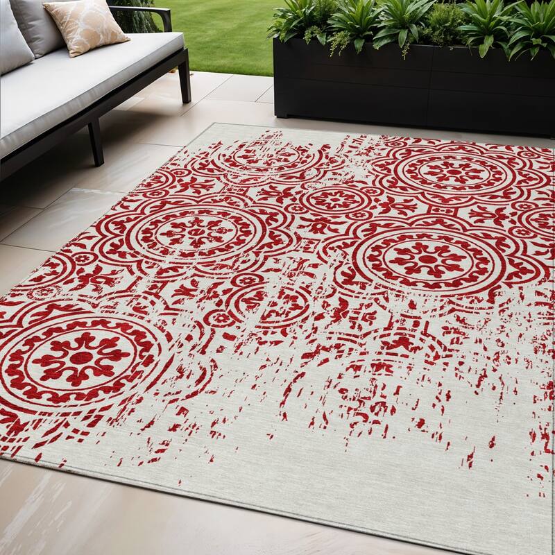 HomeRoots Medallion Transitional Rectangle Outdoor Rug - 5' X 8'