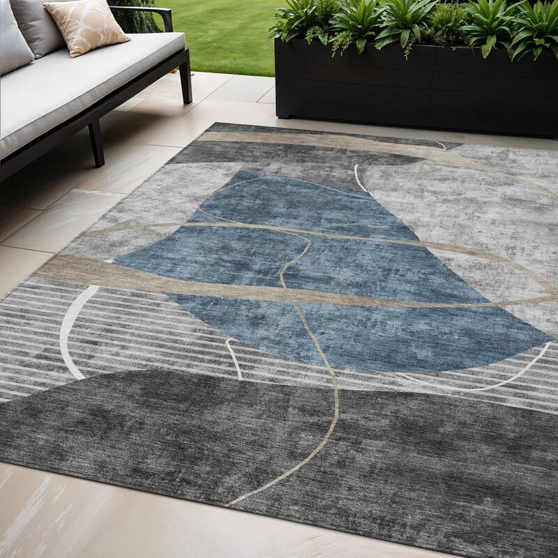 HomeRoots Abstract Transitional Rectangle Outdoor Rug - 5' X 8'
