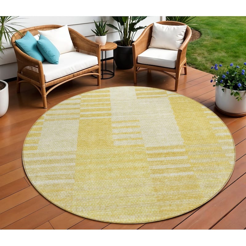 HomeRoots Striped Transitional Rectangle Outdoor Rug - 8' Round