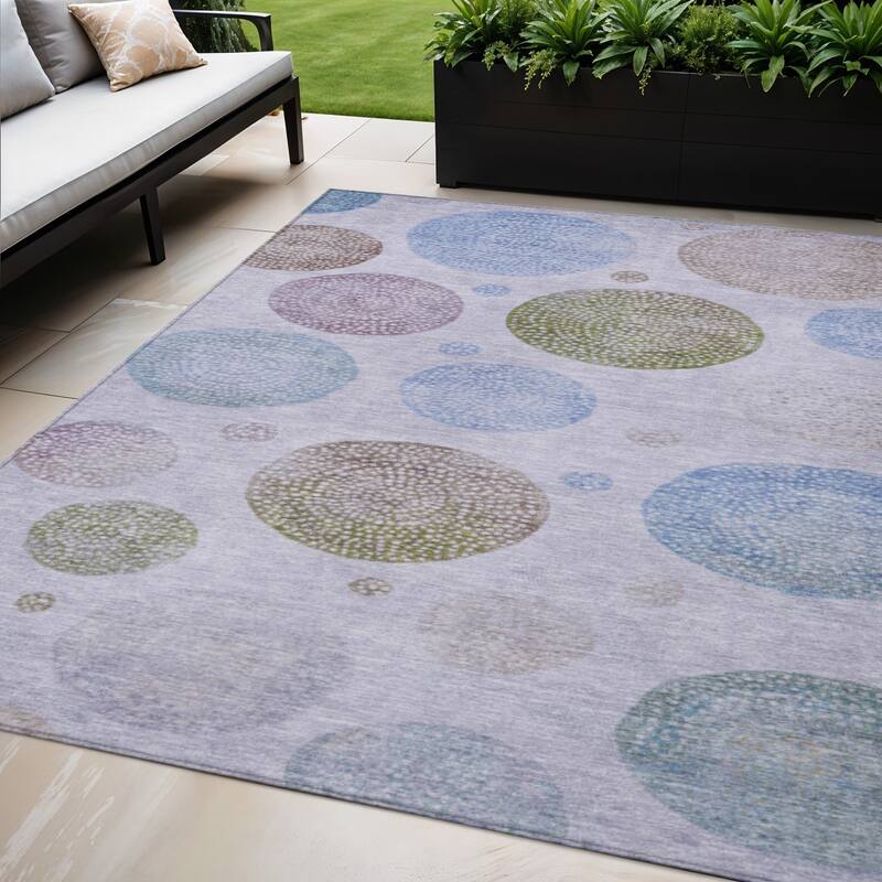 HomeRoots Geometric Transitional Rectangle Outdoor Rug - 5' X 8'