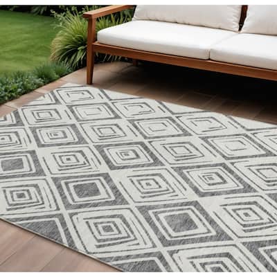 HomeRoots Geometric Transitional Rectangle Outdoor Rug