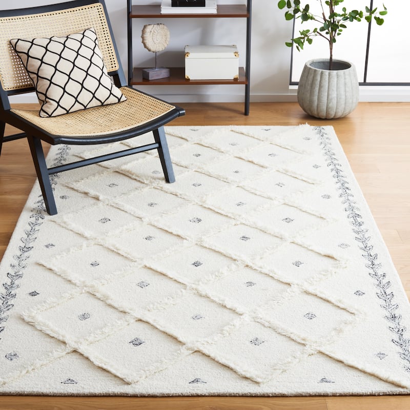 SAFAVIEH Handmade Casablanca Suad Wool Rug - 4' x 6' - Ivory/Black