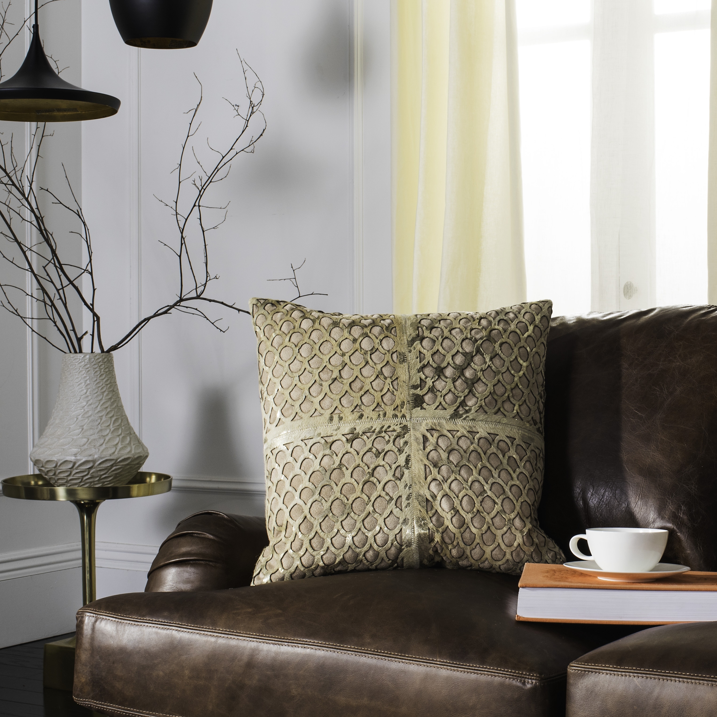 SAFAVIEH Metallic Fin Gold/ Beige Cowhide 18-inch Decorative Pillow