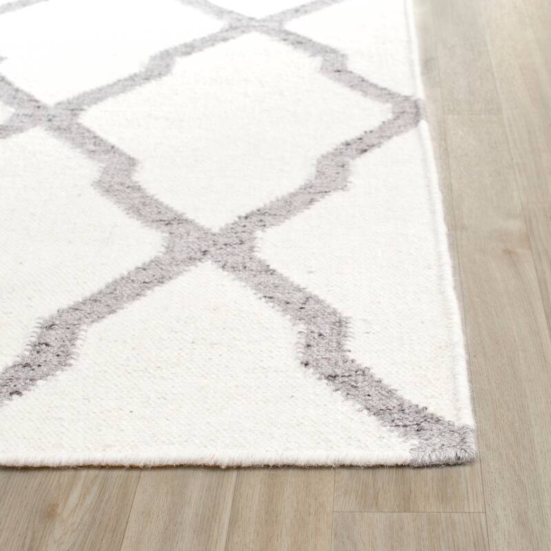 SAFAVIEH Handmade Flatweave Dhurries Cerys Modern Wool Rug