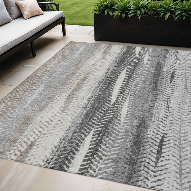 HomeRoots Botanical Leaves Transitional Rectangle Outdoor Rug - 5' X 8'