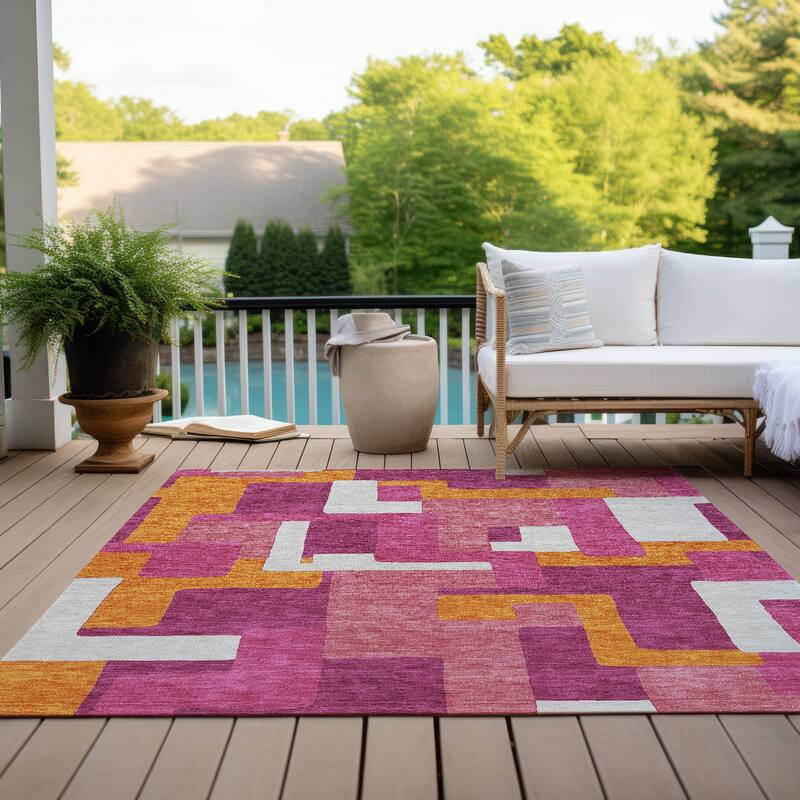 Machine Washable Indoor/ Outdoor Contempoary Blocks Chantille Rug