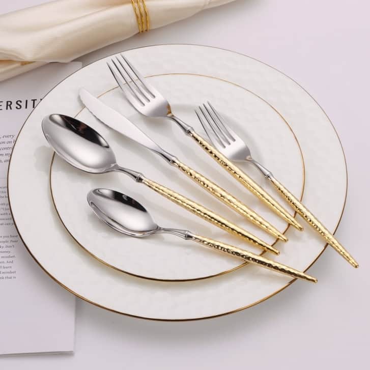 20 Pc Flatware Set with Hammered Handles - Silver/Gold