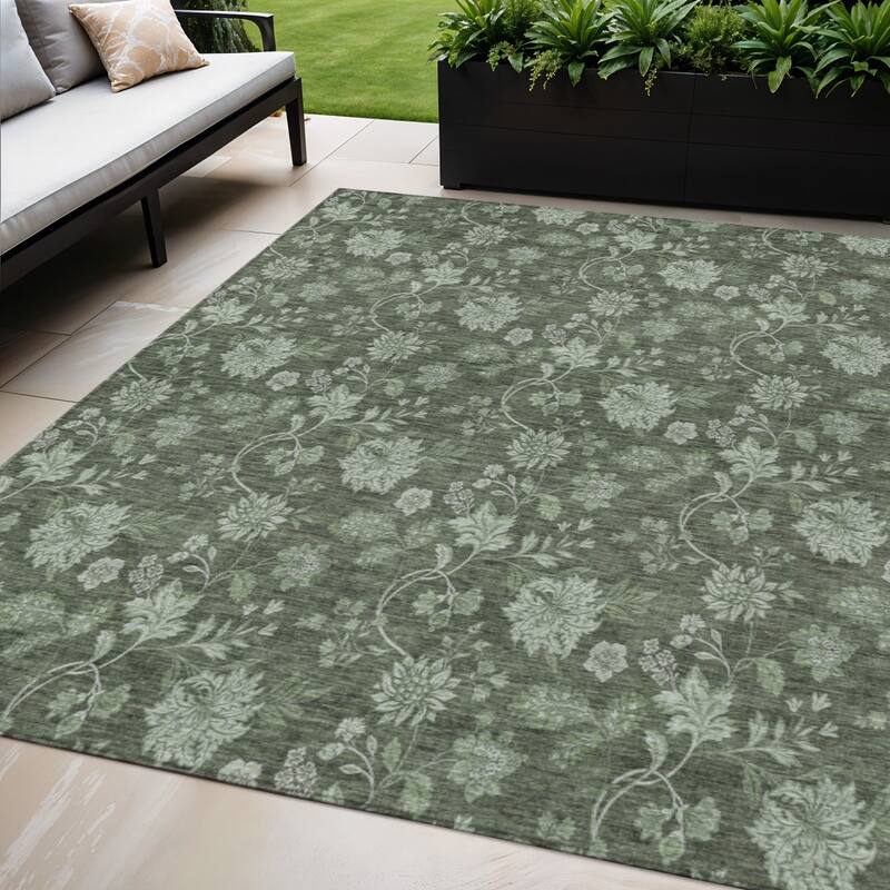 HomeRoots Floral Transitional Rectangle Outdoor Rug - 5' X 8'