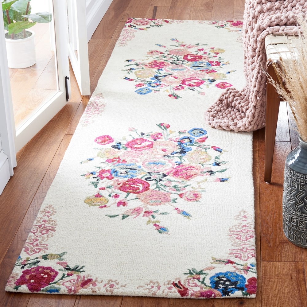 SAFAVIEH Handmade Blossom Miral Country Floral Wool Rug